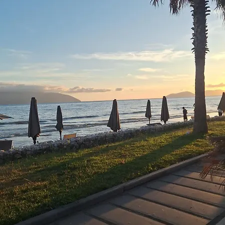 Tani Seaside Lejlighed